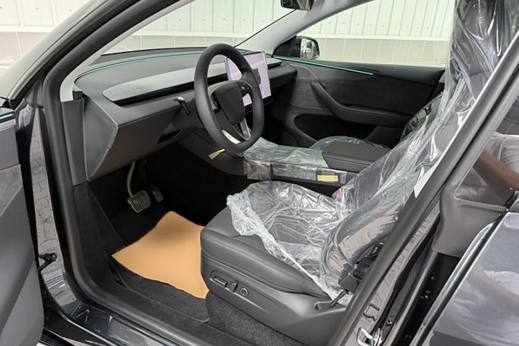 Used Tesla Model Y 2025 Updated Version Long-Range All-Wheel Drive
