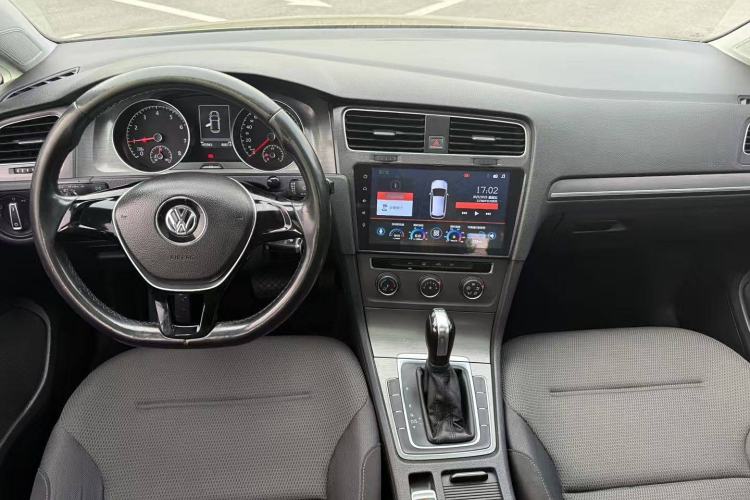 Used Volkswagen Golf 2016 230TSI Automatic Comfort Version
