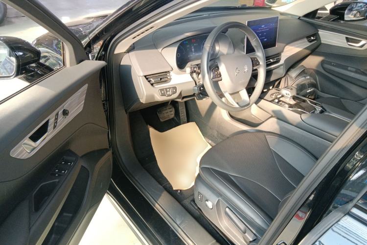 Used Hongqi E-QM5 2024 610 km PLUS
