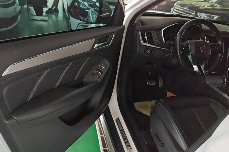 Used Roewe RX5 2016 20T Two-Wheel Drive Automatic Internet Smart Edition
