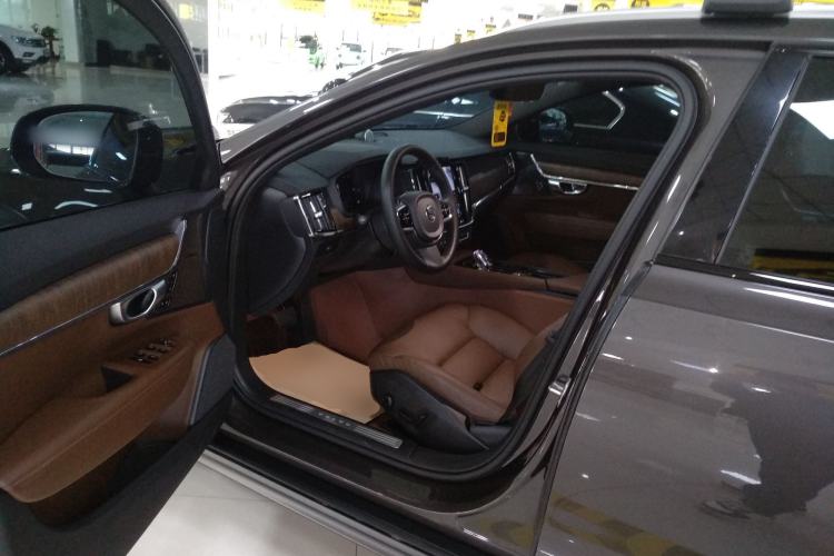 Used Volvo V90 2024 Cross Country B5 AWD Smart Range Edition