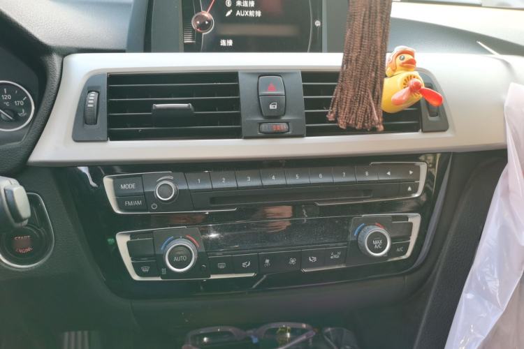 Used BMW 3 Series 2016 320Li Ambition Model
