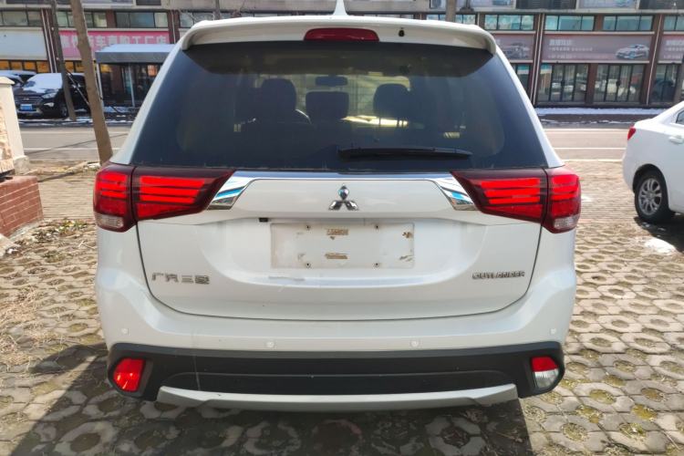 Used Mitsubishi Outlander 2018 2.0L Two-Wheel Drive Glory Edition 5 Seats
