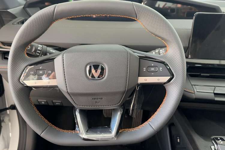 Used Changan UNI-V 2024 1.5T Luxury Edition
