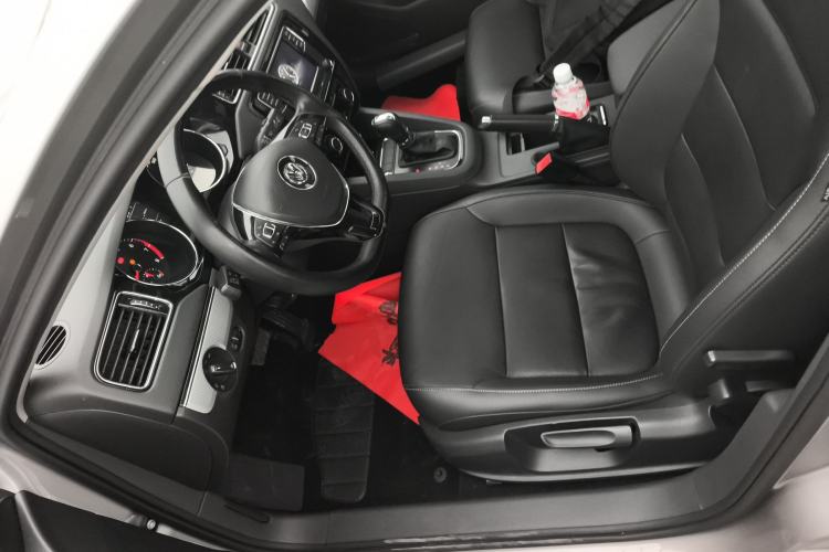 Used Volkswagen Sagitar 2017 230TSI Automatic Comfort Version
