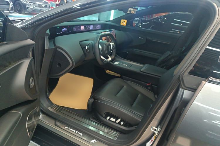 Used  12 2023 700 Three-Laser Rear-Wheel Drive Luxury Edition
