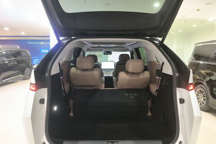 Used XPeng X9 2024 702 Ultra-Long Range Max
