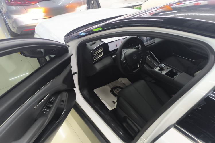 Used BYD Qin L 2025 DM-i Smart Drive 80KM Leading Model
