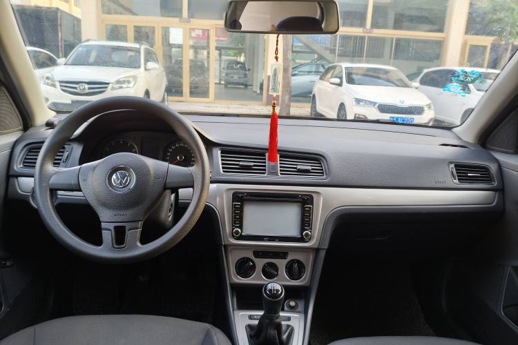 Used Volkswagen Lavida 2013 Revised Classic 1.6L Manual Fashion Edition
