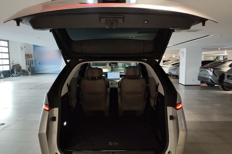 Used XPeng X9 2024 610 Long-Range Pro
