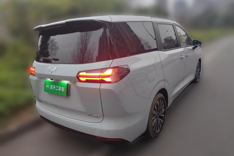 Used Wuling Wuling Starlight 730 2025 Model Plug-in Hybrid 125km Luxury Edition
