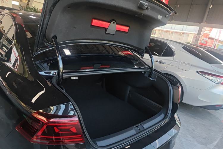 Used Volkswagen Magotan 2023 2 Million Units Limited Edition 330TSI DSG Leading Version
