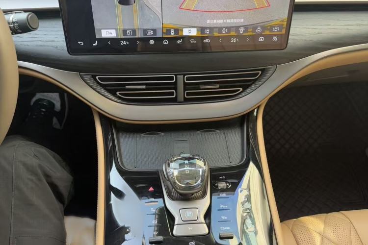 Used Denza D9 2022 DM-i 970 Four-Wheel Drive Prestige Model
