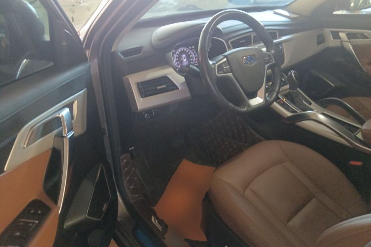 Used Geely Auto Emgrand X7 Sport 2018 1.8TD Automatic Two-Wheel Drive ZhiZun Model with 4G Connectivity
