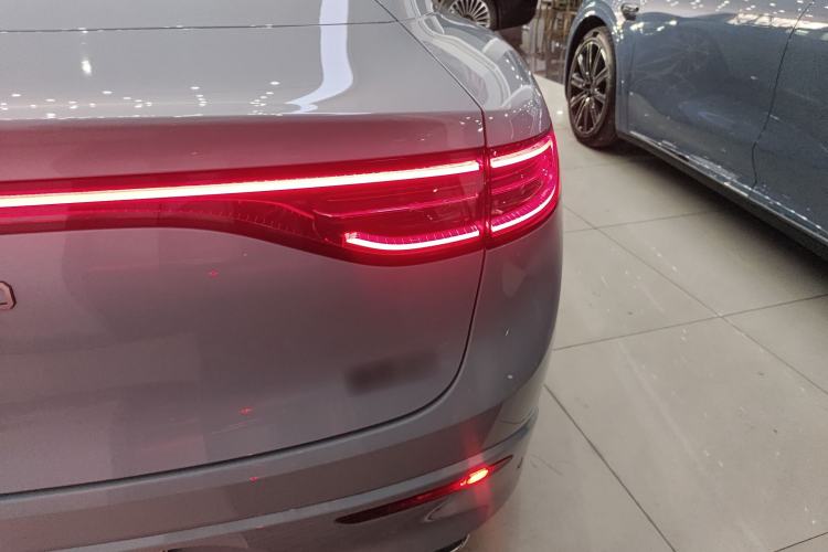 Used Hima Luxeed S7 2025 785 km Ultra
