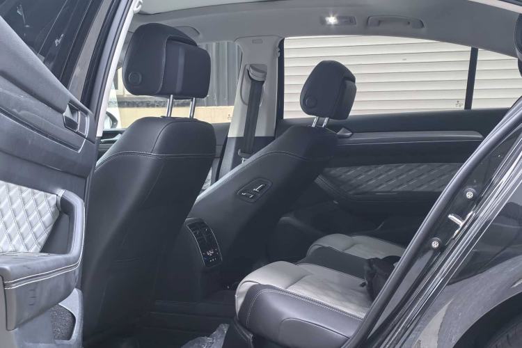 Used Volkswagen Magotan 2023 2 Million Units Limited Edition 330TSI DSG Leading Version
