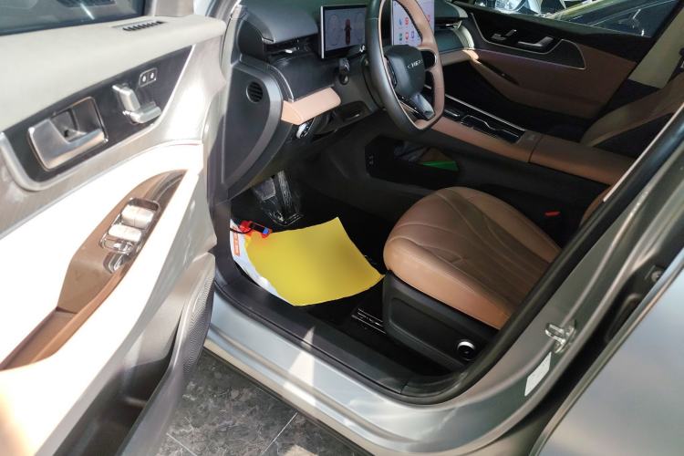 Used Chery Tiggo 8 L 2024 2.0T Two-Wheel Drive Prestige Version 5 Seats
