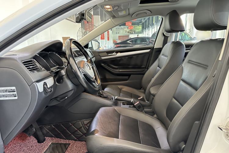 Used Volkswagen Sagitar 2017 230TSI Automatic Comfort Version
