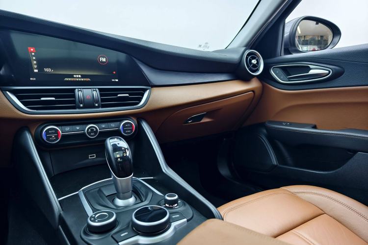 Used Alfa Romeo Giulia 2017 2.0T 200HP Luxury Edition
