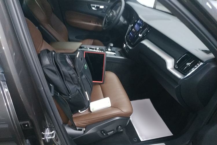 Used Volvo XC60 2022 B5 4x4 Zhiyi Luxury Edition
