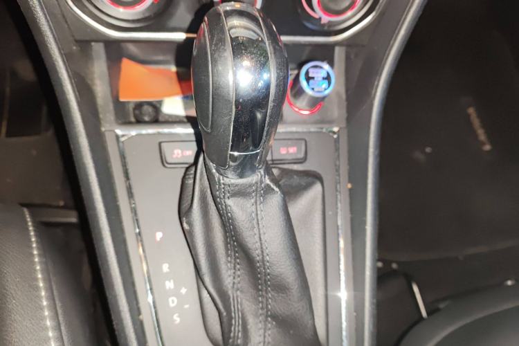 Used Volkswagen Lavida 2015 1.6L Automatic Comfort Edition
