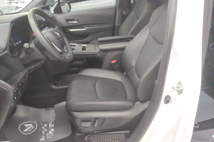 Used Toyota Granvia 2024 2.5L Hybrid Prestige PLUS Edition
