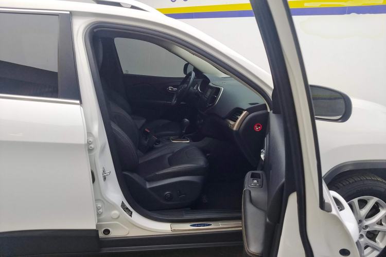 Used  Cherokee 2017 2.4L Leading Edition
