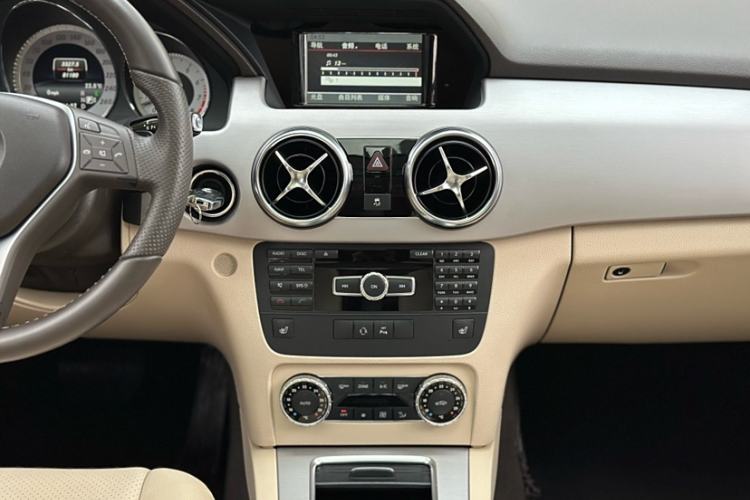 Used Mercedes-Benz GLK-Class 2013 GLK 300 4MATIC Dynamic Sunroof Model
