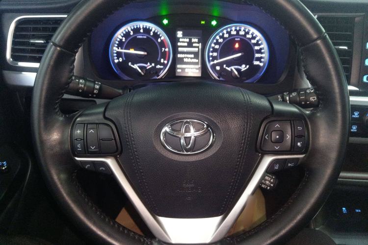 Used Toyota Highlander 2018 2.0T Two-Wheel Drive Luxury Edition 7 Seats China VI Standard
