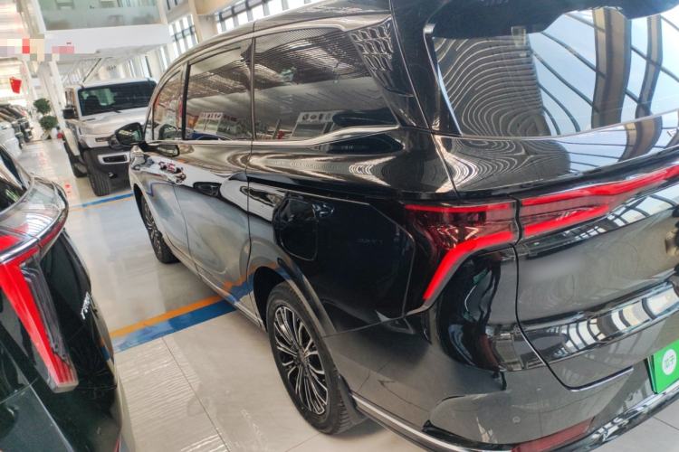 Used FORTHING Xinghai V9 2024 1.5TD 200km Chinese Knot Series Luxury Version
