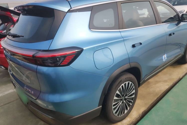 Used Chery Tiggo 8 PLUS C-DM 2025 1.5T 116 km Prestige Version 5 Seats
