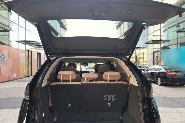 Used XPeng X9 2025 740 Ultra-Long Range Max
