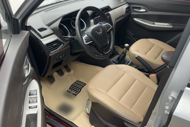 Used Wuling Hongguang 2018 1.5L S Comfort Model L2B
