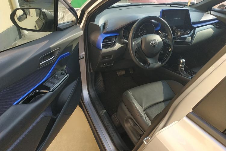 Used Toyota IZOA 2020 2.0L Yichi Version
