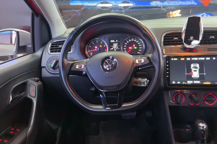 Used Volkswagen Polo 2016 1.6L Automatic Comfort Model
