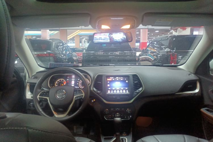 Used  Cherokee 2017 2.0L Superior Edition