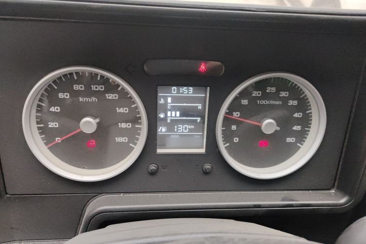 Used Iveco Daily 2020 2.5T A35 Passenger Van with Dual Tires Mid-Roof Design 5-9 Seater Side-Sliding Door China V Emission Standard
