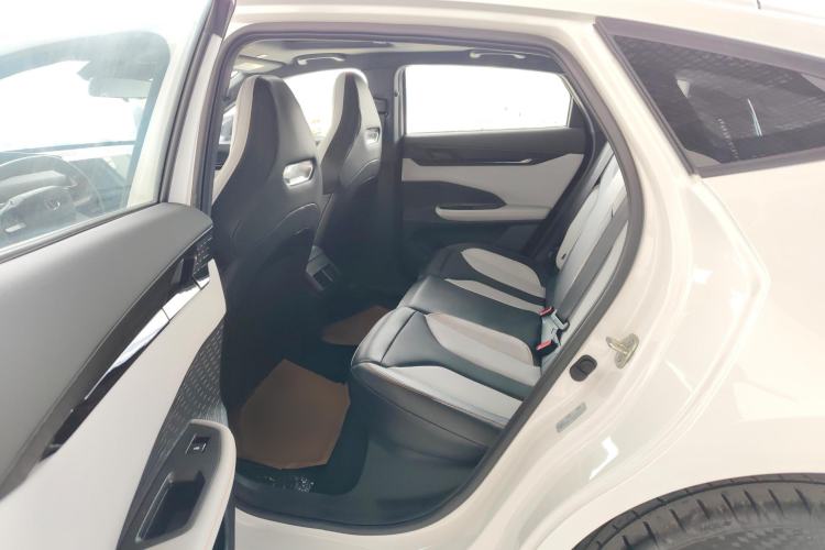 Used Changan UNI-V iDD 2024 Blue Whale Smart Electric iDD 136km ZhiKu Model
