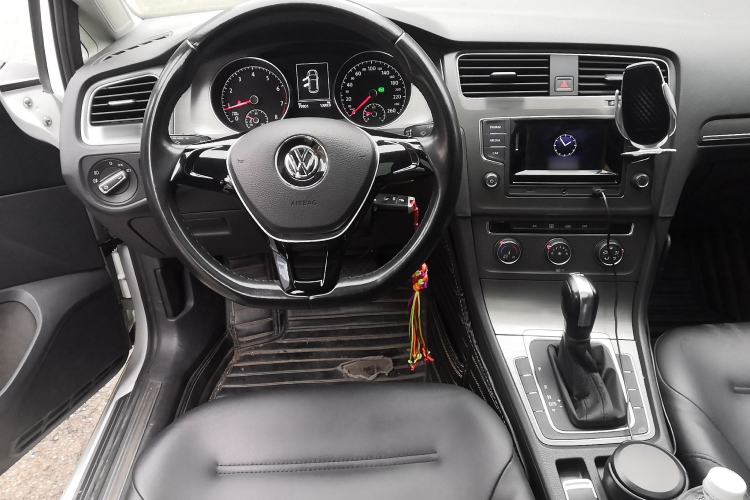 Used Volkswagen Golf 2016 230TSI Automatic Comfort Version
