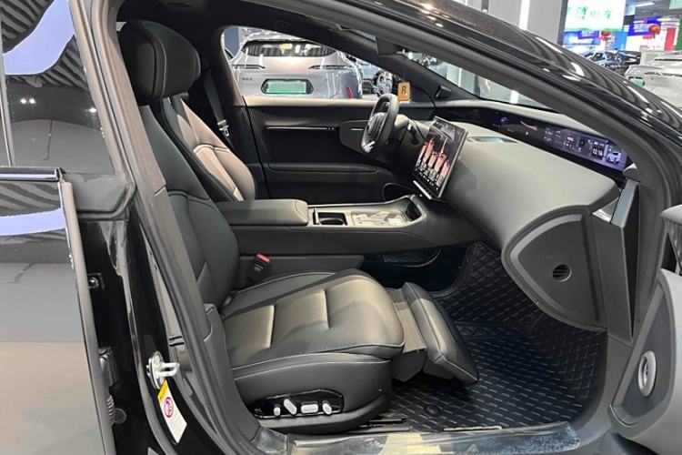 Used  12 2024 700 Three-Laser Rear-Wheel Drive Luxury Edition
