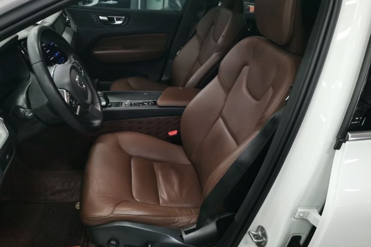 Used Volvo XC60 2023 B5 4x4 Smart Luxury Edition