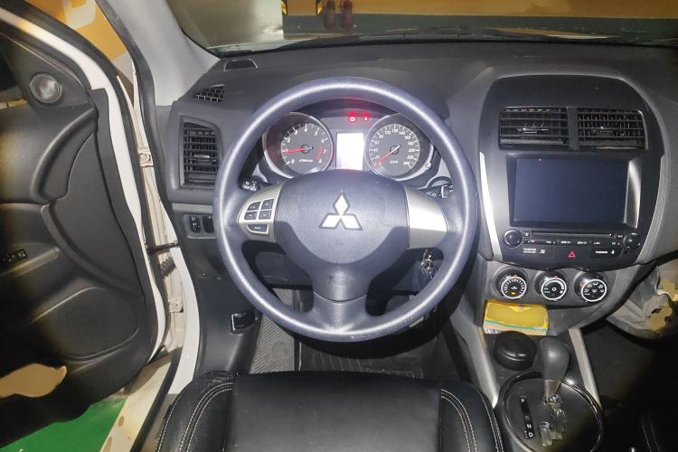 Used Mitsubishi ASX 2015 2.0L CVT Silk Road Commemorative Edition
