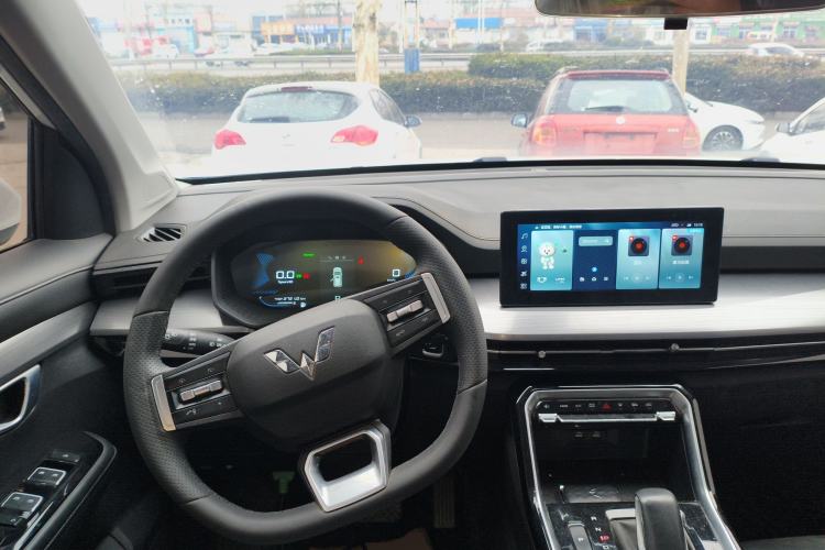 Used Wuling Asta 2022 2.0L DHT Electric-Speed Version
