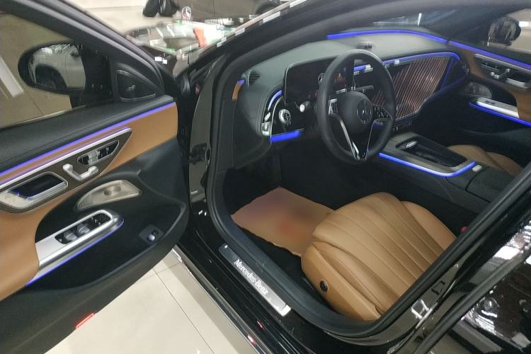 Used Mercedes-Benz E-Class 2024 Facelift E 300 L Luxury Edition
