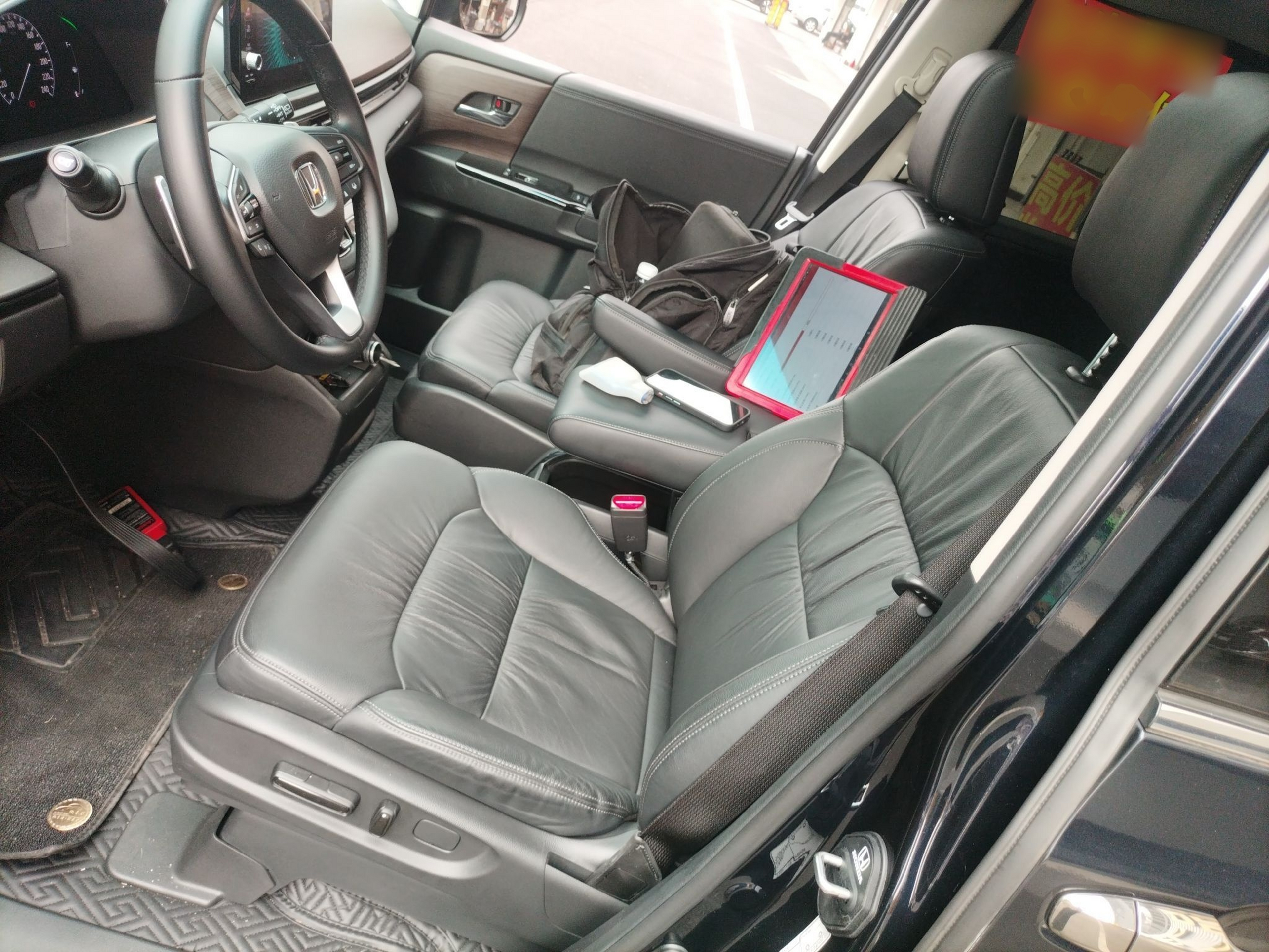 Переднее сиденье в автомобиле