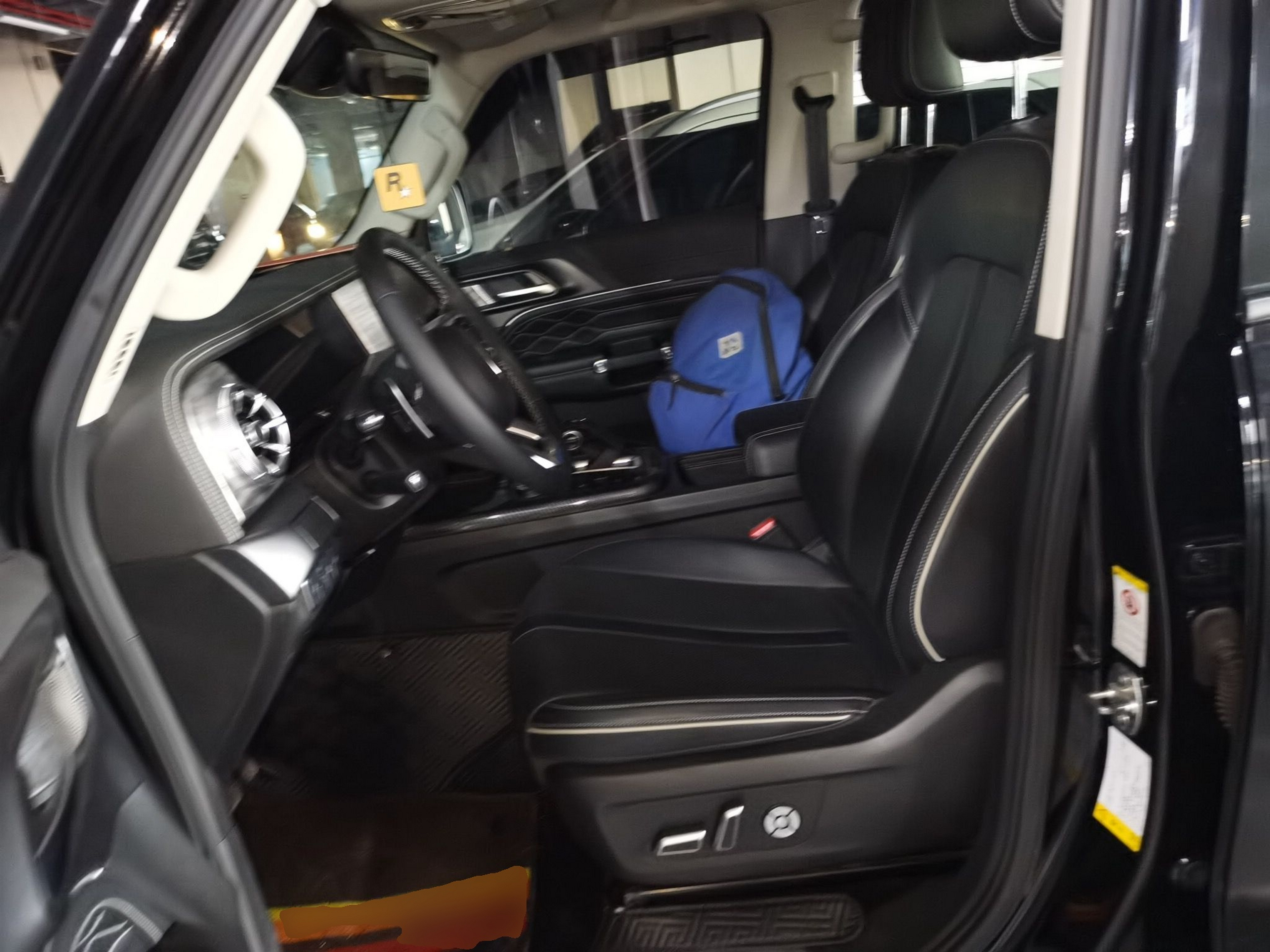 Переднее сиденье в автомобиле