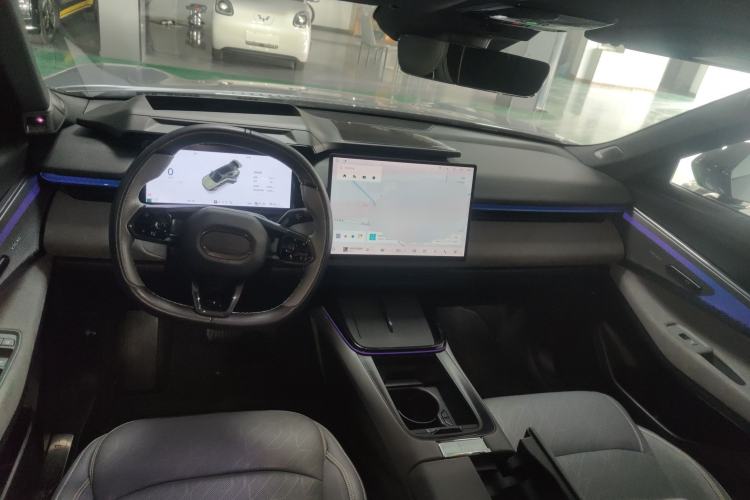 Used Lynk & Co 08 EM-P 2025 220 km All-Wheel-Drive Performance Halo
