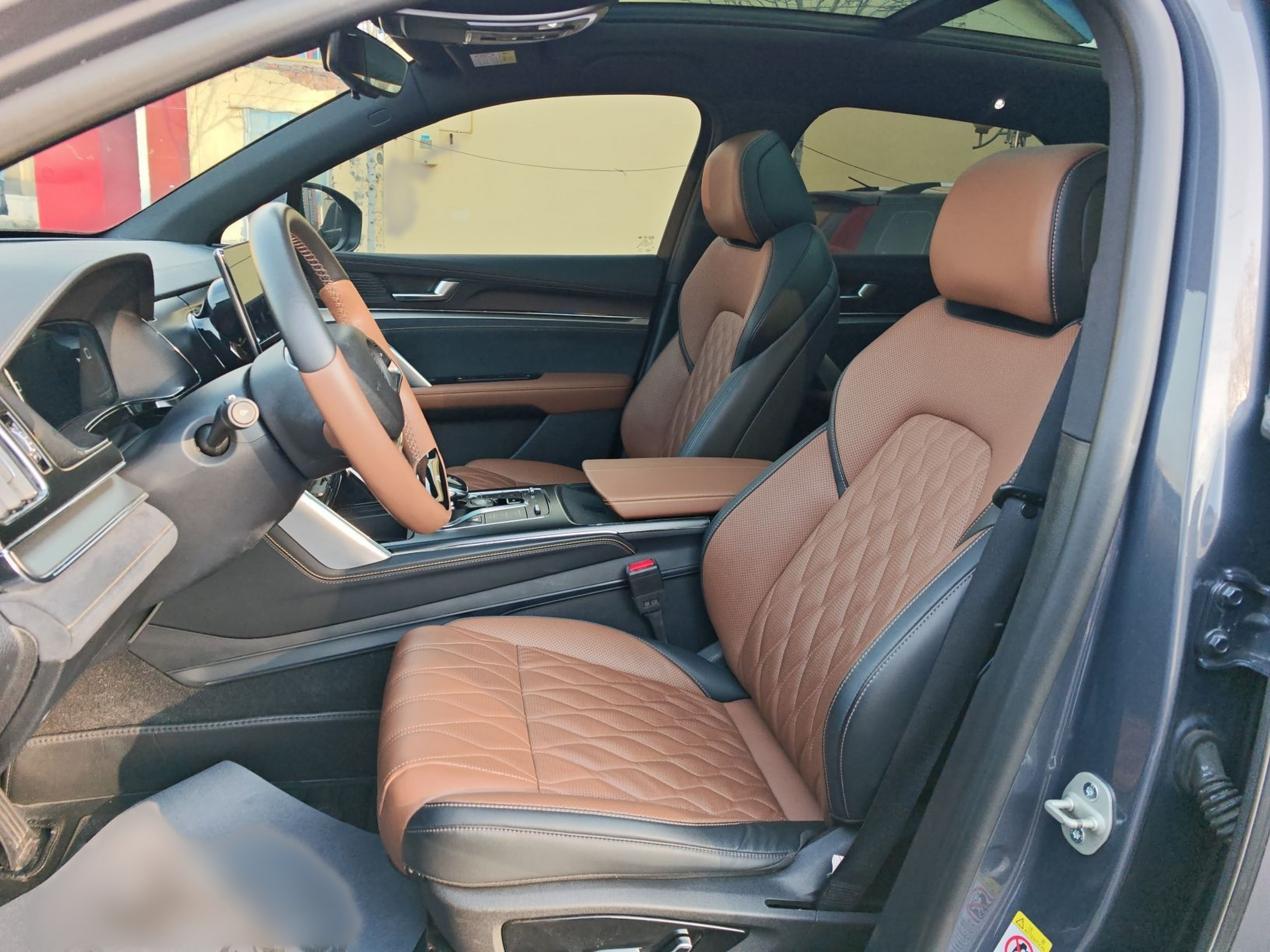 Переднее сиденье в автомобиле