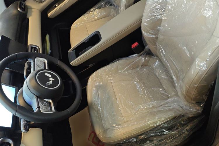 Used Wuling Bingo PLUS 2024 330 km Range Five-Seater Version
