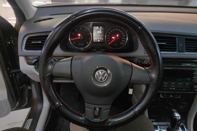 Used Volkswagen Gran Lavida 2013 1.4 TSI Automatic Comfort Model
